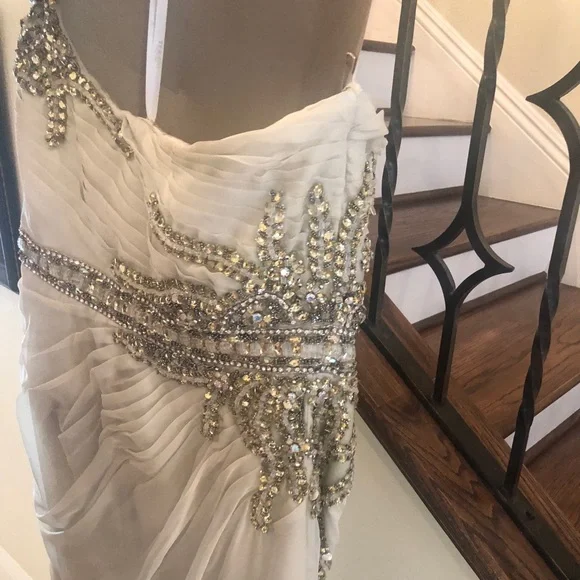 TERANI Couture Evening Dress - Picture 3 of 5